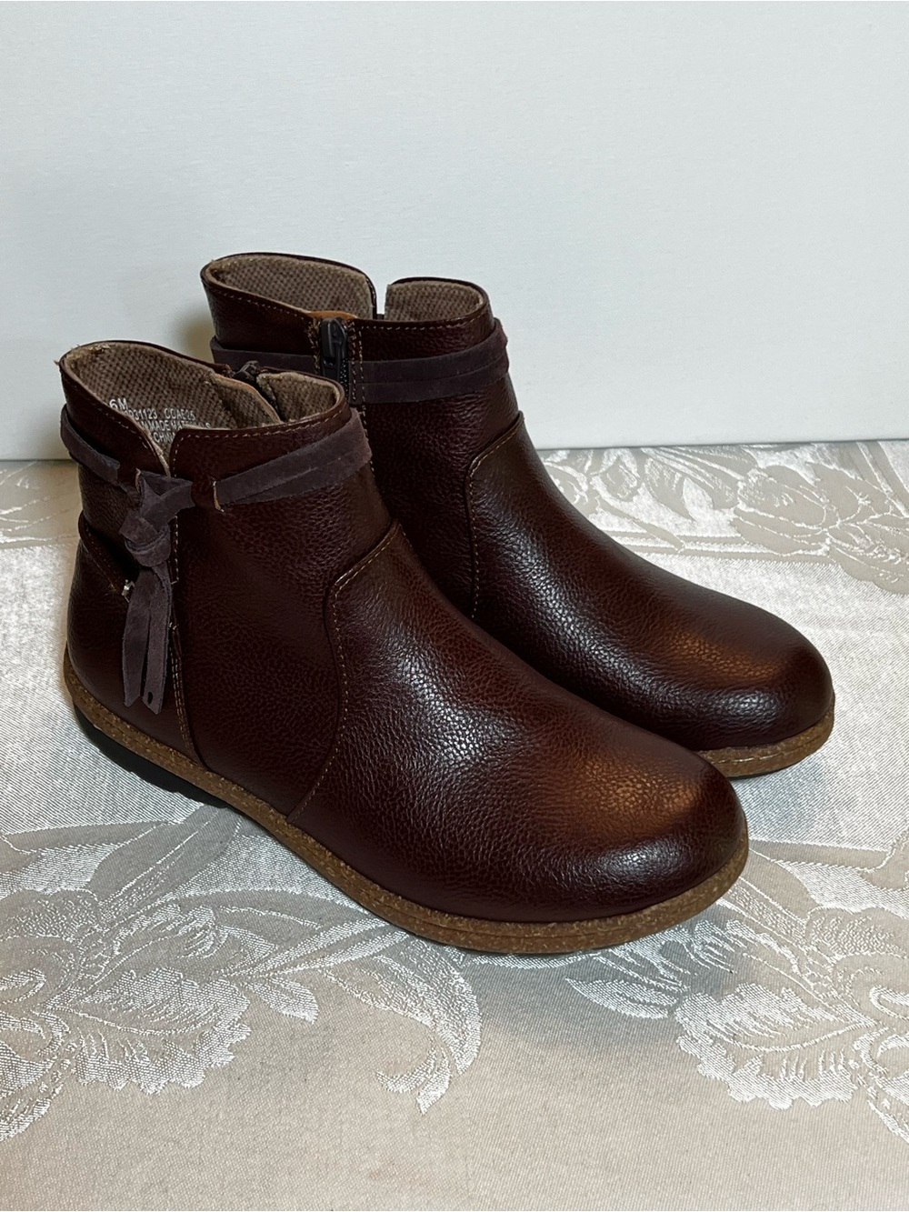 b.o.c. by Born Women's Size 6 Brown Faux Leather Ankle Booties